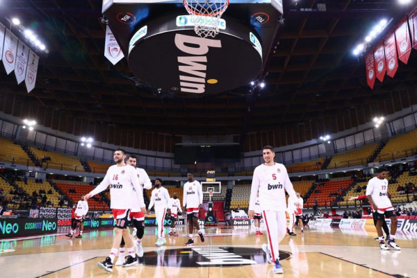 Με τα πόδια έφτασαν στο ΣΕΦ, Ολυμπιακός και Αρμάνι!