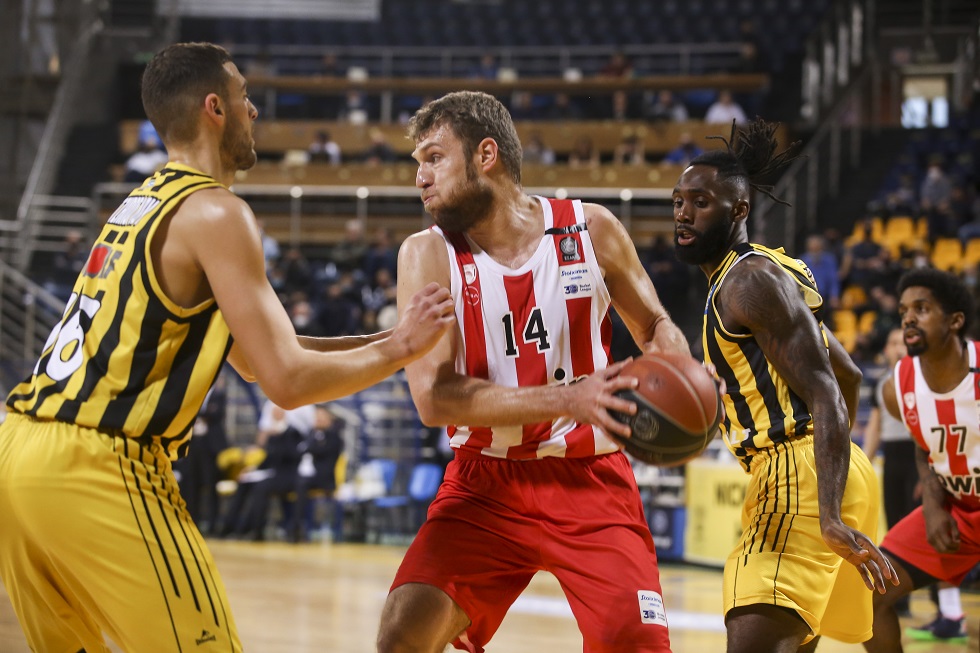 Άρης-Ολυμπιακός 76-87: Βεζένκοφ και ΜακΚίσικ οδήγησαν στη νίκη τους ερυθρόλευκους