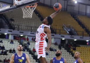 Ολυμπιακός: Εντυπωσιακό κάρφωμα από τον ΜακΚίσικ