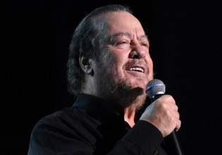 Γιάννης Πάριος: Ο έρωτας επέλεξε να τον τραγουδήσω