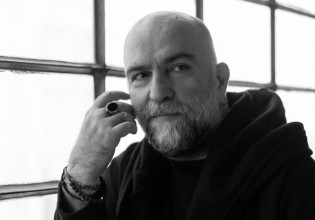 Μπάμπης Στόκας για ντράμερ: «Όποιος ξανασυνδέσει τους Πυξ Λαξ με τέτοια ειδεχθή πράξη, θα μας βρει απέναντι»