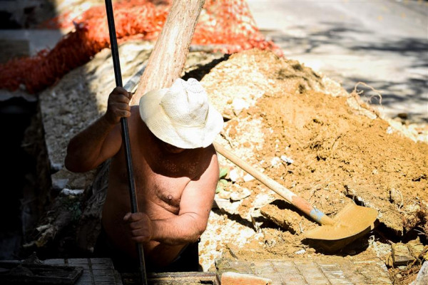 ΓΣΕΕ: «Δεν θα αποδεχθούμε μείωση του επιδόματος επικίνδυνης και ανθυγιεινής εργασίας σε κανέναν εργαζόμενο»