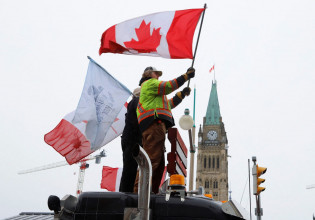 Καναδάς: Διαδηλωτές απέκλεισαν τον οδικό άξονα που συνδέει τη Μανιτόμπα με τη Βόρεια Ντακότα