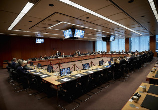 EE: «Έτοιμο πακέτο κυρώσεων αν η Ρωσία επιτεθεί» στην Ουκρανία