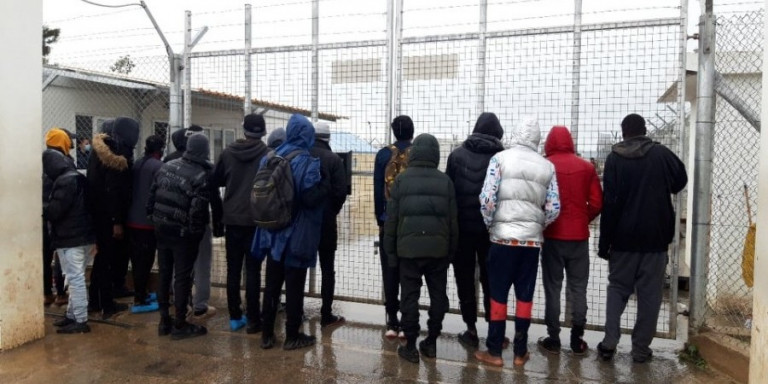 Κύπρος: Άγριες συμπλοκές σε δομή μεταναστών – 35 τραυματίες