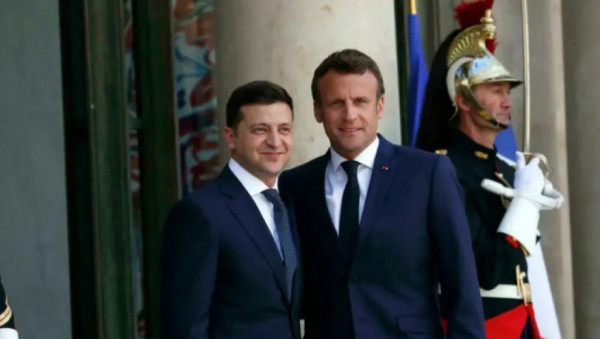 Ουκρανία: Ο Ζελένσκι δήλωσε στον Μακρόν ότι δεν προτίθεται να «απαντήσει» στις προκλήσεις της Ρωσίας στο Ντονμπάς