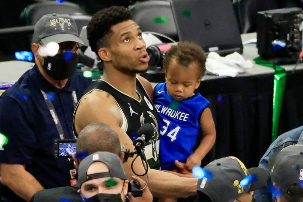 ESPN: Στο Νο 18 όλων των εποχών ο Αντετοκούνμπο – Ποιος είναι στο Νο 1;