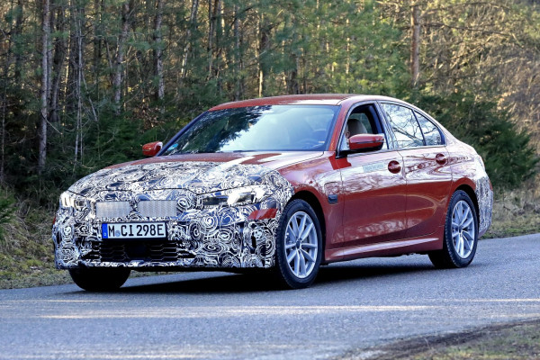 BMW Σειρά 3 Sedan & SW: Ανανέωση με προσθήκες παντός είδους