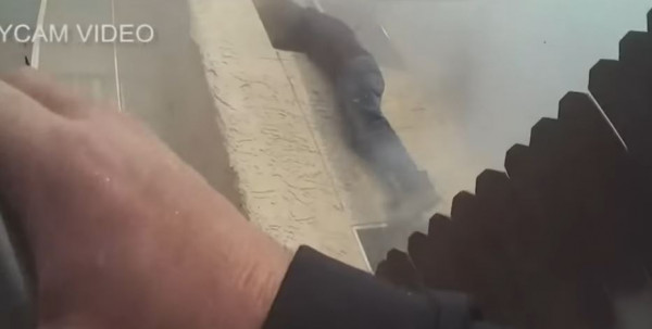 ΗΠΑ: Άντρας μπήκε σε φλεγόμενο κτίριο για να σώσει δύο παιδάκια