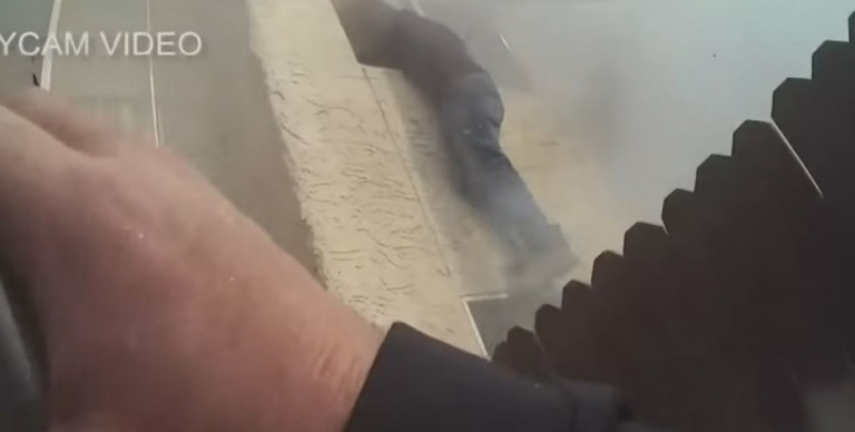 ΗΠΑ: Άντρας μπήκε σε φλεγόμενο κτίριο για να σώσει δύο παιδάκια