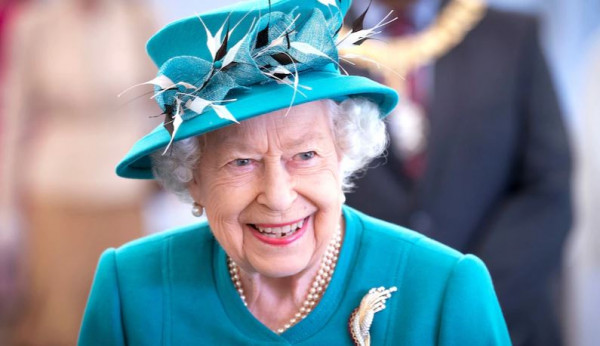 Βασίλισσα Ελισάβετ: Ανησυχία για την υγεία της – Επιμένουν τα συμπτώματα κοροναϊού