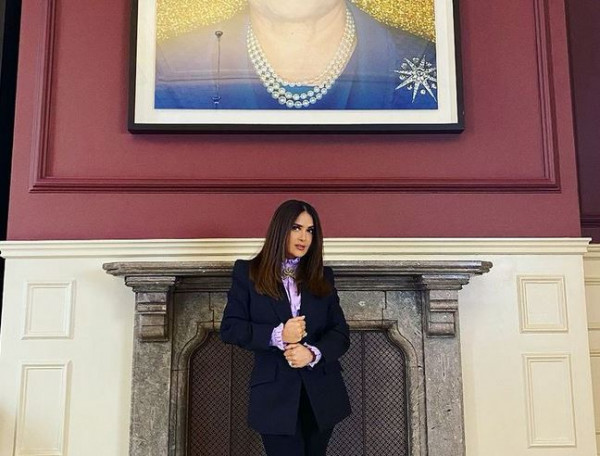 Σάλμα Χάγιεκ: Έστειλε τις ευχές της για γρήγορη ανάρρωση στη Βασίλισσα Ελισάβετ