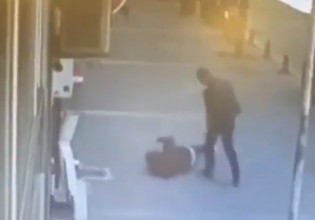 Τουρκία: Άντρας ξυλοκοπά τη γυναίκα του στη μέση του δρόμου – Παίρνει το μάθημά του από τους περαστικούς