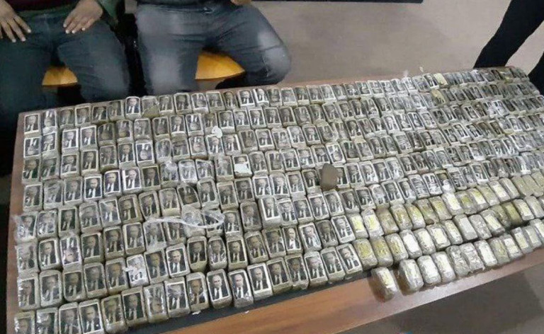 Λιβύη: Πλάκες χασίς που εικονίζουν τον Βλαντίμιρ Πούτιν ξεβράστηκαν σε παραλία