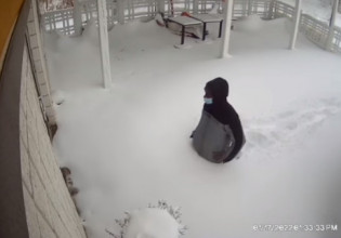 Καναδάς: Ψάχνουν τον πελάτη που πήγε με ένα μέτρο χιόνι στο εστιατόριο για να τον κεράσουν