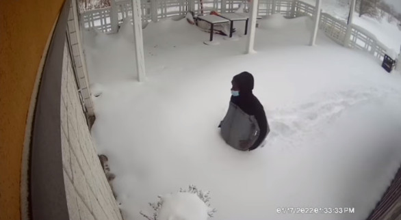 Καναδάς: Ψάχνουν τον πελάτη που πήγε με ένα μέτρο χιόνι στο εστιατόριο για να τον κεράσουν