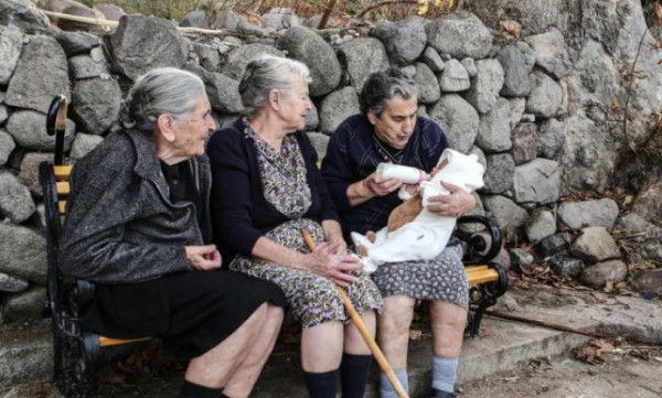 Λέσβος: Μόνη πλέον η Αιμιλία, μετά τον θάνατο της Μαρίτσας και της Ευστρατίας