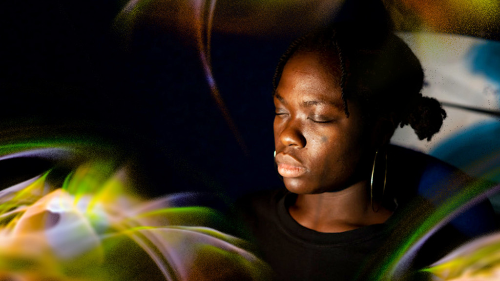 Dreamachine: Η έκθεση τέχνης που παρακολουθεί κανείς με κλειστά μάτια