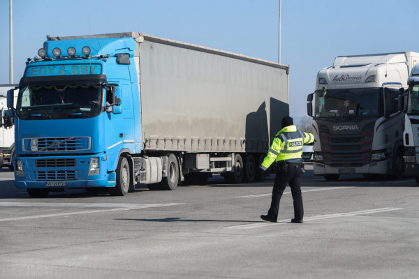 Κακοκαιρία: Άρση της απαγόρευσης κυκλοφορίας για τα φορτηγά στην παλαιά εθνική Ελευσίνας – Θήβας