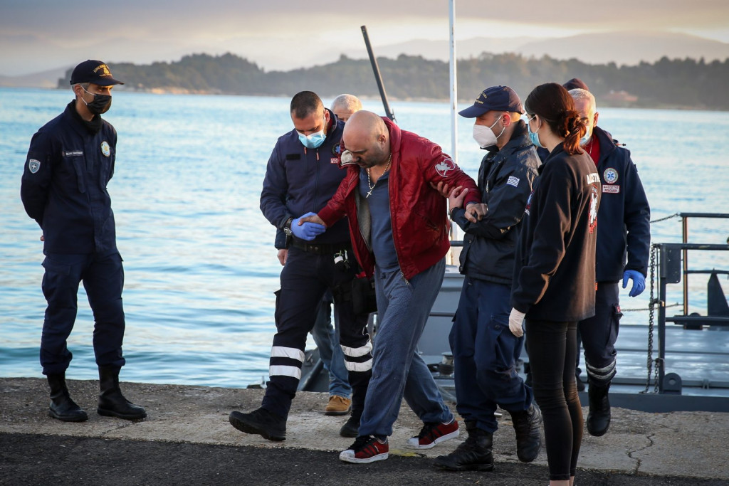 Φωτιά στο Euroferry Olympia: Αναφορές για 10 αγνοούμενους από το φλεγόμενο πλοίο στην Κέρκυρα
