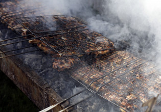 Τσικνοπέμπτη: Πότε πέφτει φέτος;