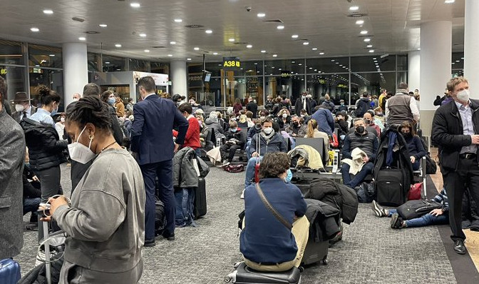 «Εγκλωβισμένος» στο αεροδρόμιο των Βρυξελλών ο Μ.Βαρβιτσιώτης λόγω τυφώνα