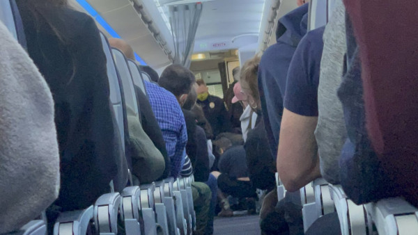 ΗΠΑ: Απείθαρχος επιβάτης προκάλεσε εκτροπή πτήσης που κατευθυνόταν στην Ουάσινγκτον