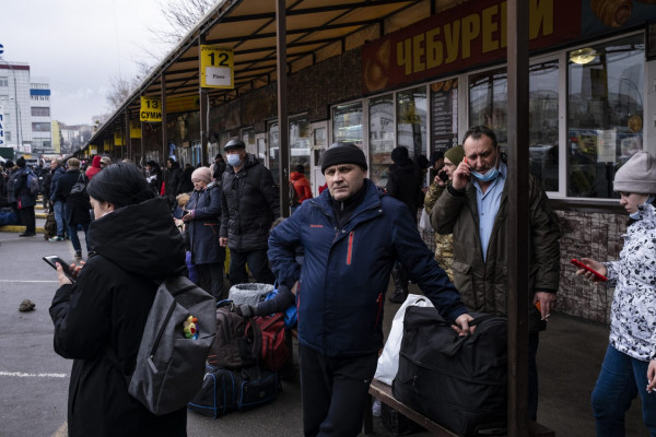 Πόλεμος στην Ουκρανία: Προειδοποιητικά πυρά, την ώρα που Ουκρανοί προσπαθούν να φύγουν από το Κίεβο