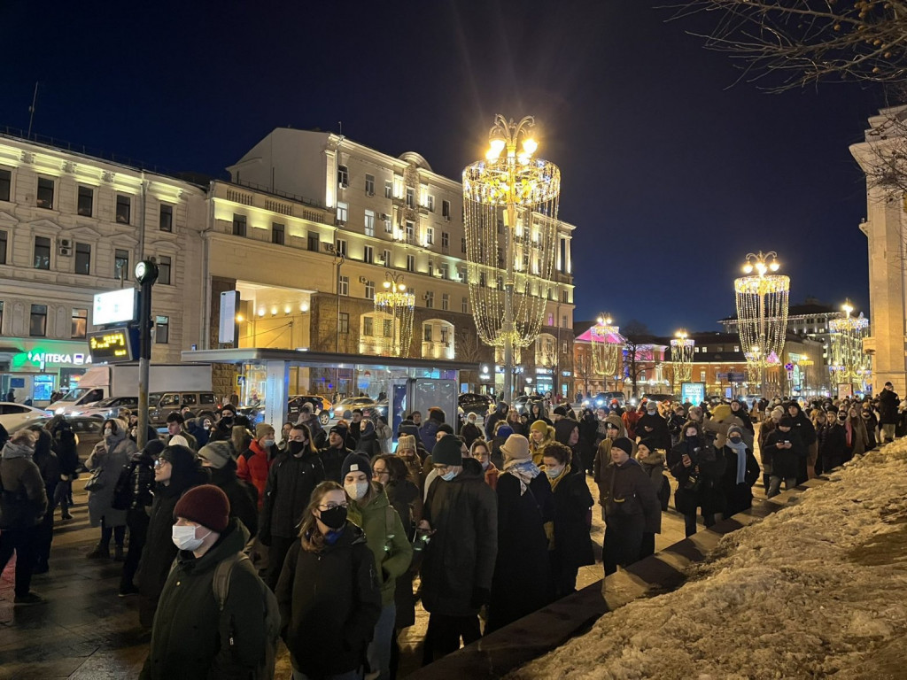 Πόλεμος στην Ουκρανία: Οι Ρώσοι διαδηλώνουν κατά του Πούτιν – Συλλήψεις και ξύλο από την αστυνομία