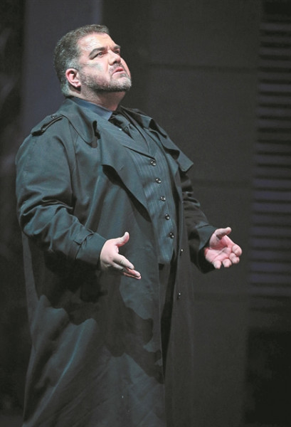 Δημήτρης Πλατανιάς: «Το τραγούδι με γιατρεύει από τον κακό μου εαυτό»