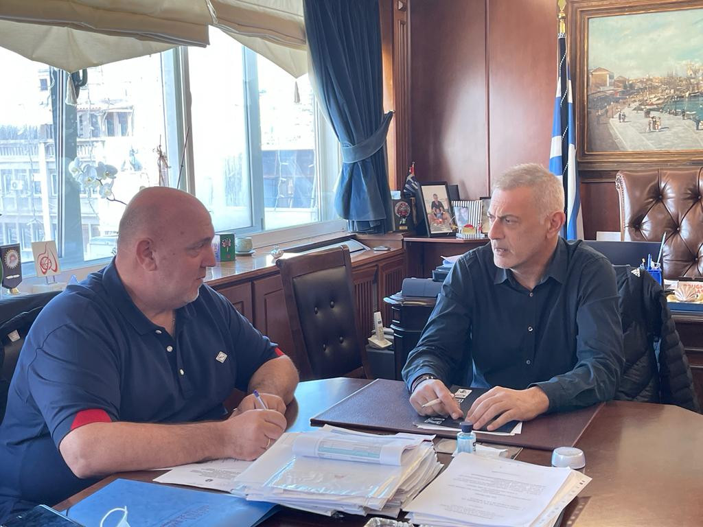 Συνάντηση Μώραλη – Πούλου με φόντο τα μεγάλα έργα στον Πειραιά