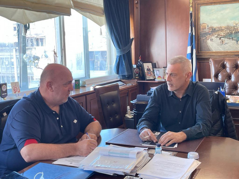 Συνάντηση Μώραλη – Πούλου με φόντο τα μεγάλα έργα στον Πειραιά