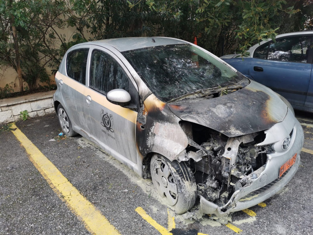 Ζωγράφου: Εμπρησμοί σε τρία υπηρεσιακά αυτοκίνητα