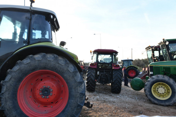 Αγρότες: Τίτλοι τέλους για τα μπλόκα – Αποσύρουν τα τρακτέρ το Σάββατο