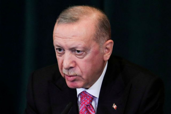 Ερντογάν: Κατσούφιασε γιατί δεν τον χειροκρότησαν οι υπουργοί του