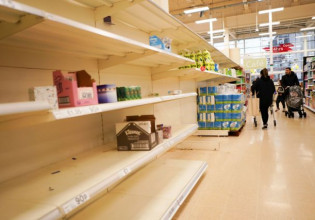 Χονγκ – Κονγκ: Οι κάτοικοι αδειάζουν τα ράφια των σούπερ μάρκετ – H έξαρση του κοροναϊού απειλεί την επάρκεια  τροφίμων