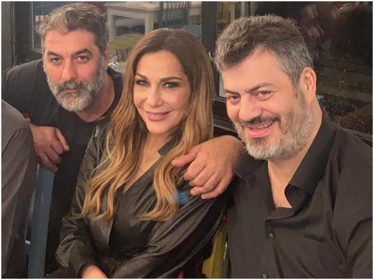 Μανώλης Κονταρός: Θα παντρέψει τελικά τη Δέσποινα Βανδή και τον Βασίλη Μπισμπίκη;