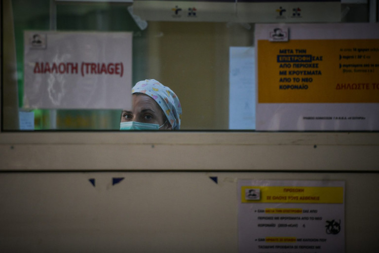 Νίκαια: Κακός χαμός στο νοσοκομείο - Άγνωστοι εισέβαλαν σε ιατρείο και τα έκαναν «γυαλιά - καρφιά»