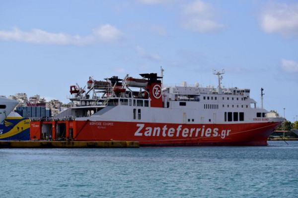 Μήλος: Αίσιο τέλος – «Έδεσε» το πλοίο με τους 160 επιβάτες