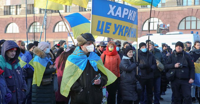 Ουκρανία: Χιλιάδες διαδηλωτές φώναξαν «το Χάρκιβ είναι Ουκρανία» στην πόλη κοντά στα ρωσικά σύνορα