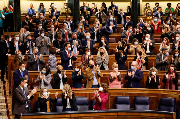 Ισπανία: Με μία μόλις ψήφο διαφορά εγκρίθηκε η νέα εργασιακή μεταρρύθμιση