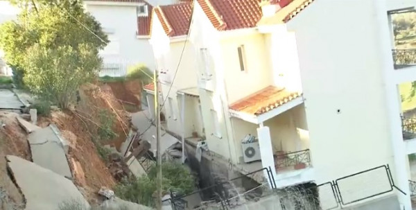 Λέκκας: Η εκτίμησή του για τον Νέο Βουτζά – «Δεν έπρεπε να υπάρχουν σπίτια εκεί»