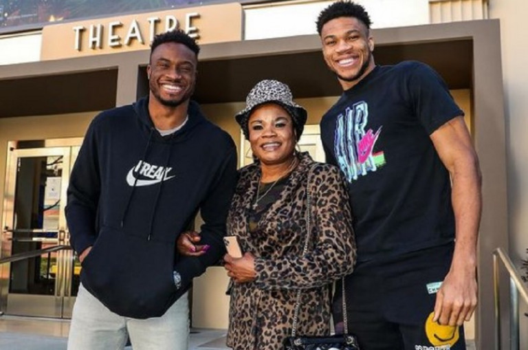 Αντετοκούνμπο: Είδαν ένα μέρος της ταινίας τους