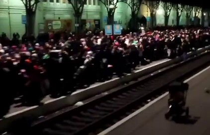 Πόλεμος στην Ουκρανία: Συνεχίζεται η μαζική έξοδος προσφύγων στην Πολωνία