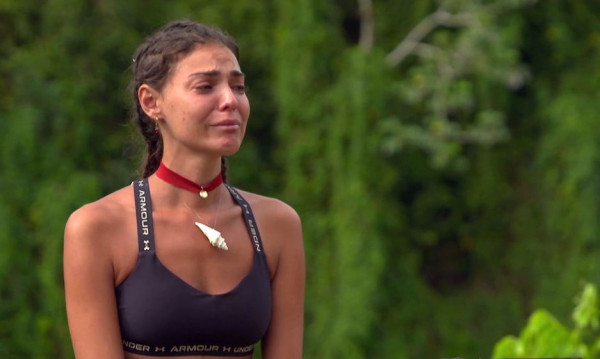 Survivor: Ξέσπασε σε κλάματα η Βρισηίδα μιλώντας για την οικογένειά της – «Δεν τους λέω ότι τους αγαπώ»