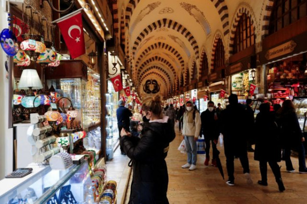Fitch: Υποβάθμιση της τουρκικής οικονομίας και αρνητική ετυμηγορία για το οικονομικό μοντέλο Ερντογάν