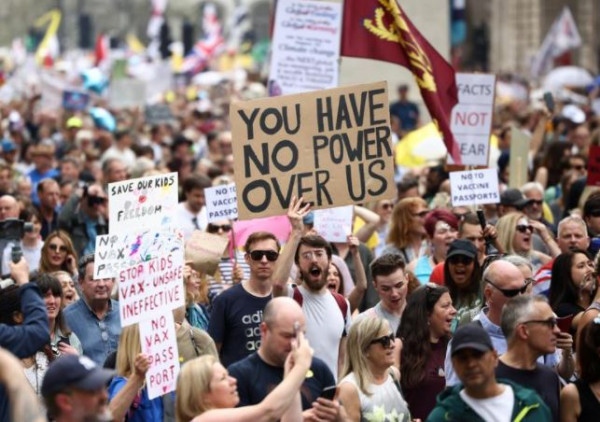 Πανδημία κοροναϊού: Οι αντιεμβολιαστές της «αρπαχτής»