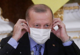 Τουρκία: Τέσσερις συλλήψεις για «προσβλητικές αναρτήσεις» κατά του Ερντογάν που νοσεί με κοροναϊό