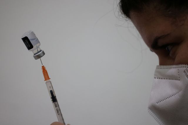 Κοροναϊός: Πόσο ασφαλή είναι τα εμβόλια mRNA για τους ανθρώπους με καρκίνο