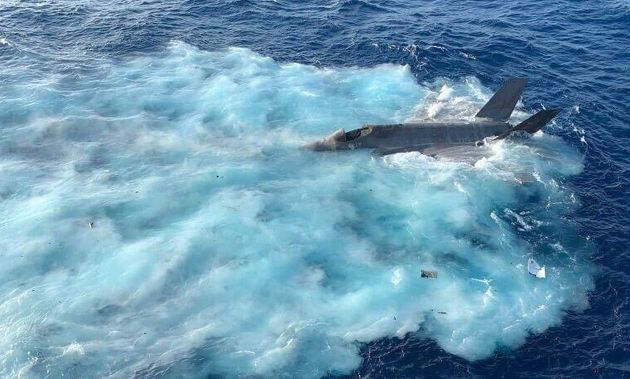 Νέο τρομακτικό βίντεο: Η στιγμή συντριβής F-35 μέσα από αεροπλανοφόρο